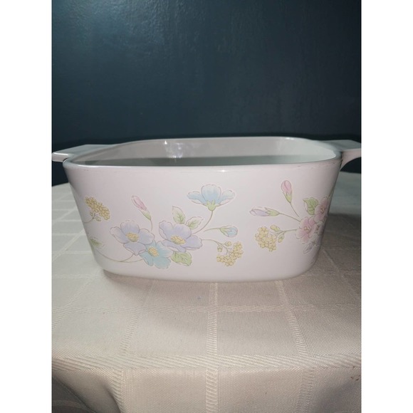 Corningware 1.5 liter casserole dish - Picture 3 of 8